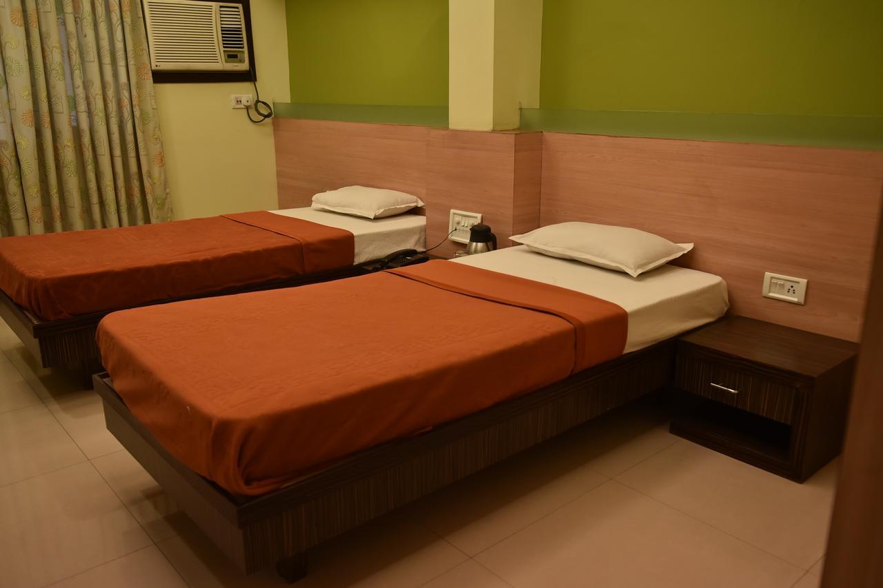 Hotel Poonam Rāipur Dış mekan fotoğraf