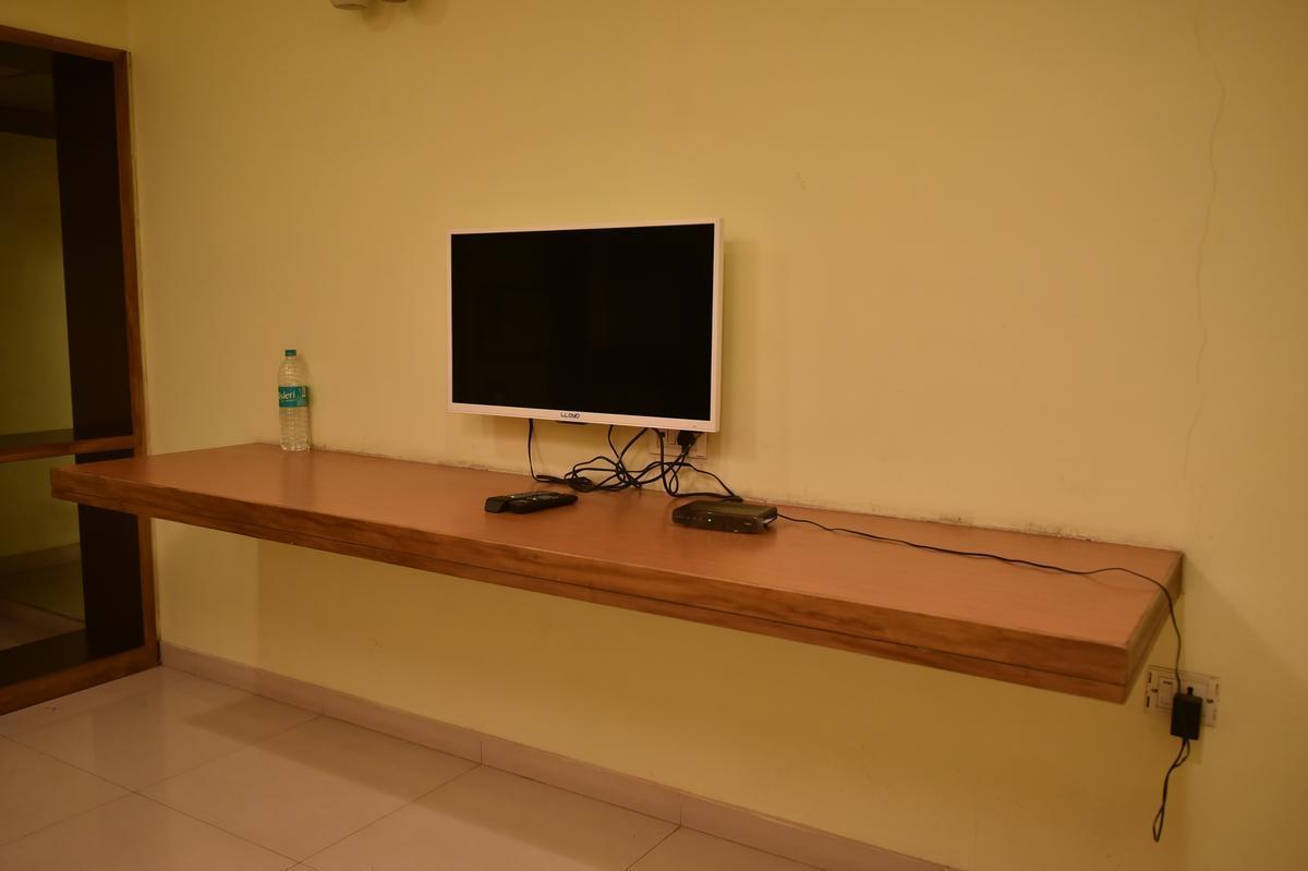 Hotel Poonam Rāipur Dış mekan fotoğraf